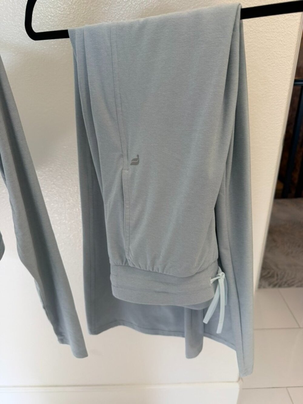 Fabletics Whisper Crossover Long-Sleeve Top & Cloud Jersey Wide Leg Pant SET - Picture 6 of 7